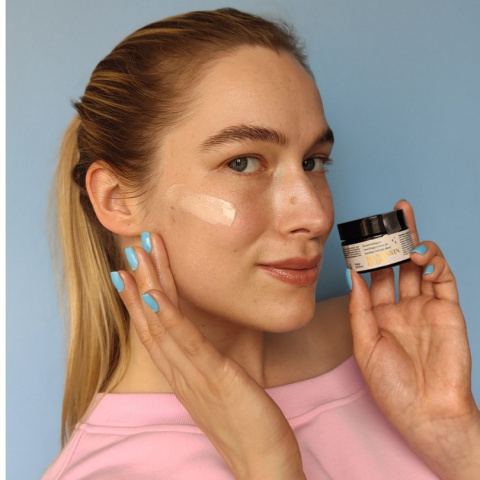 Mandarin Glow Krem nawilżający do twarzy Make Me Bio 30 ml Mandarin Glow Krem nawilżający do twarzy Make Me Bio 30 ml